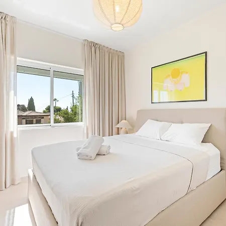 Victoria, Torremolinos